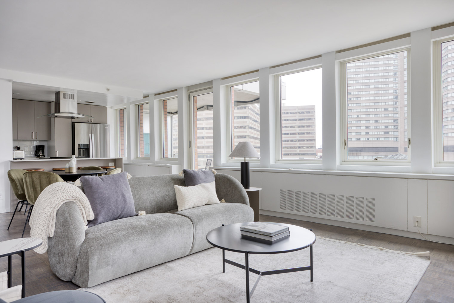 Back Bay 2br w/ gym, nr Prudential Center (BOS-299A)