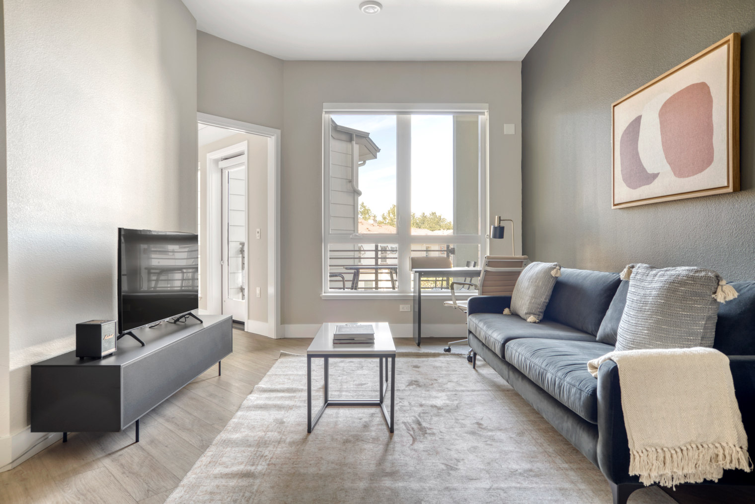 Mountain View 1br w/ w/d, pool & gym, nr tech HQs (SFO-1177)