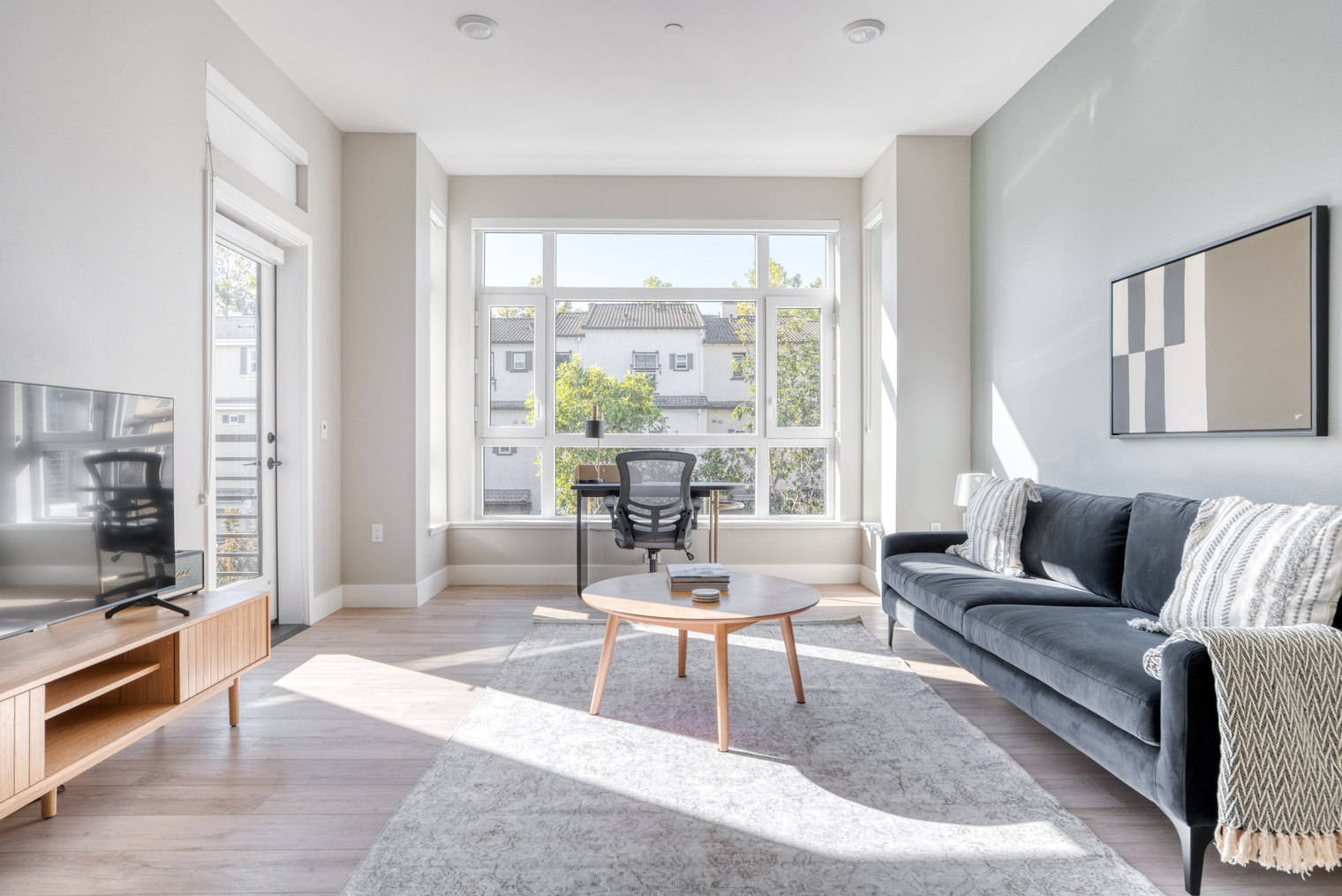 Mountain View 2br w/ w/d, pool & gym, nr tech HQs (SFO-1202)