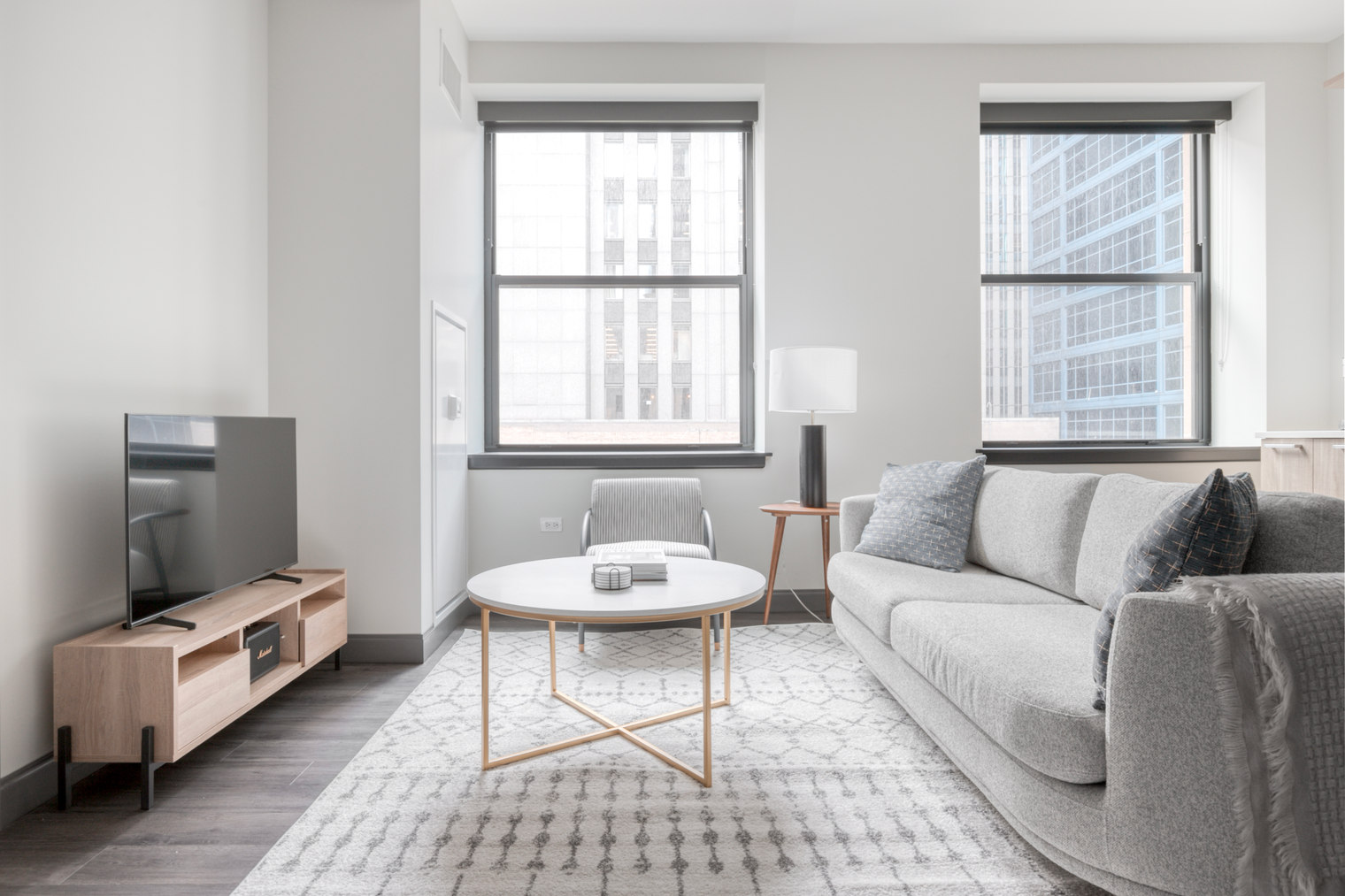 Loop 2br w/ gym, pool & w/d, nr Willis Tower (CHI-833)