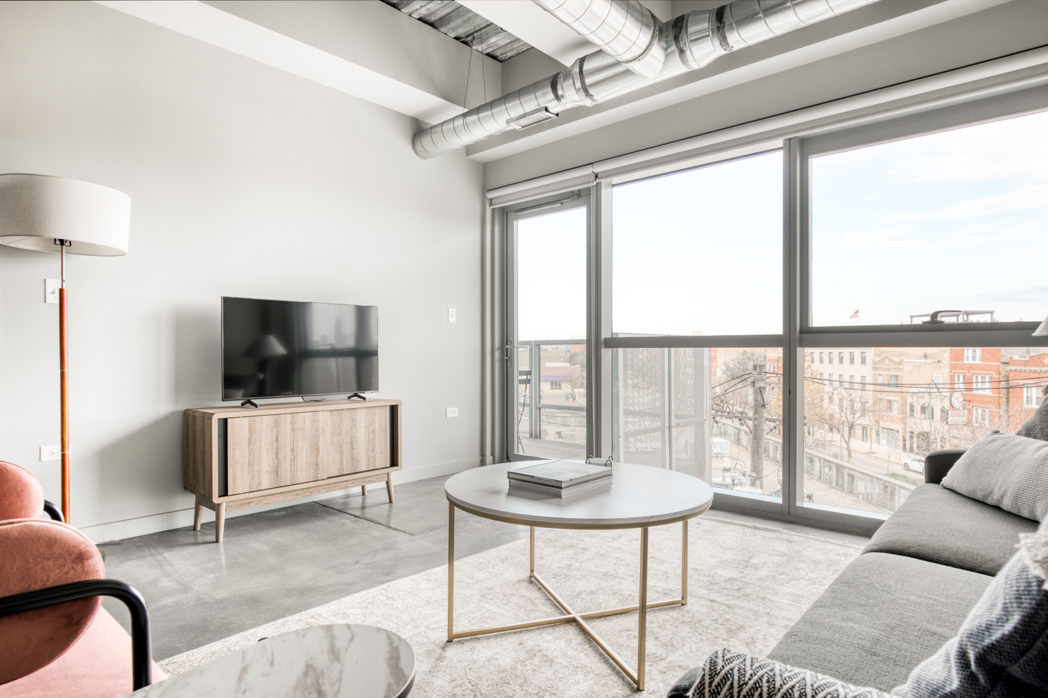 Wicker Park 1br w/ bbq & roof, nr L (CHI-842)
