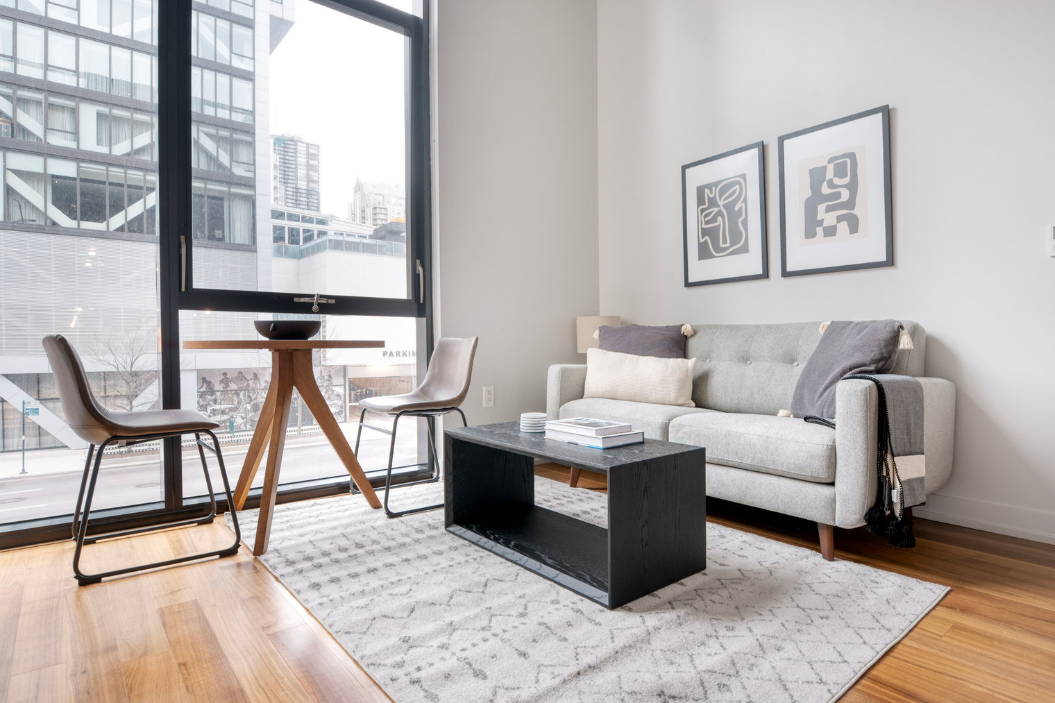River North 1br w/ gym, lounge & roof nr Riverwalk (CHI-887)
