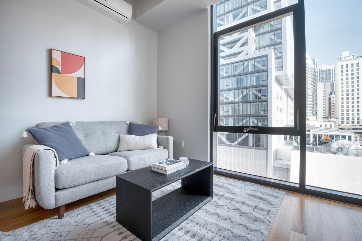 River North 1br w/ gym, lounge & roof nr Riverwalk (CHI-888)