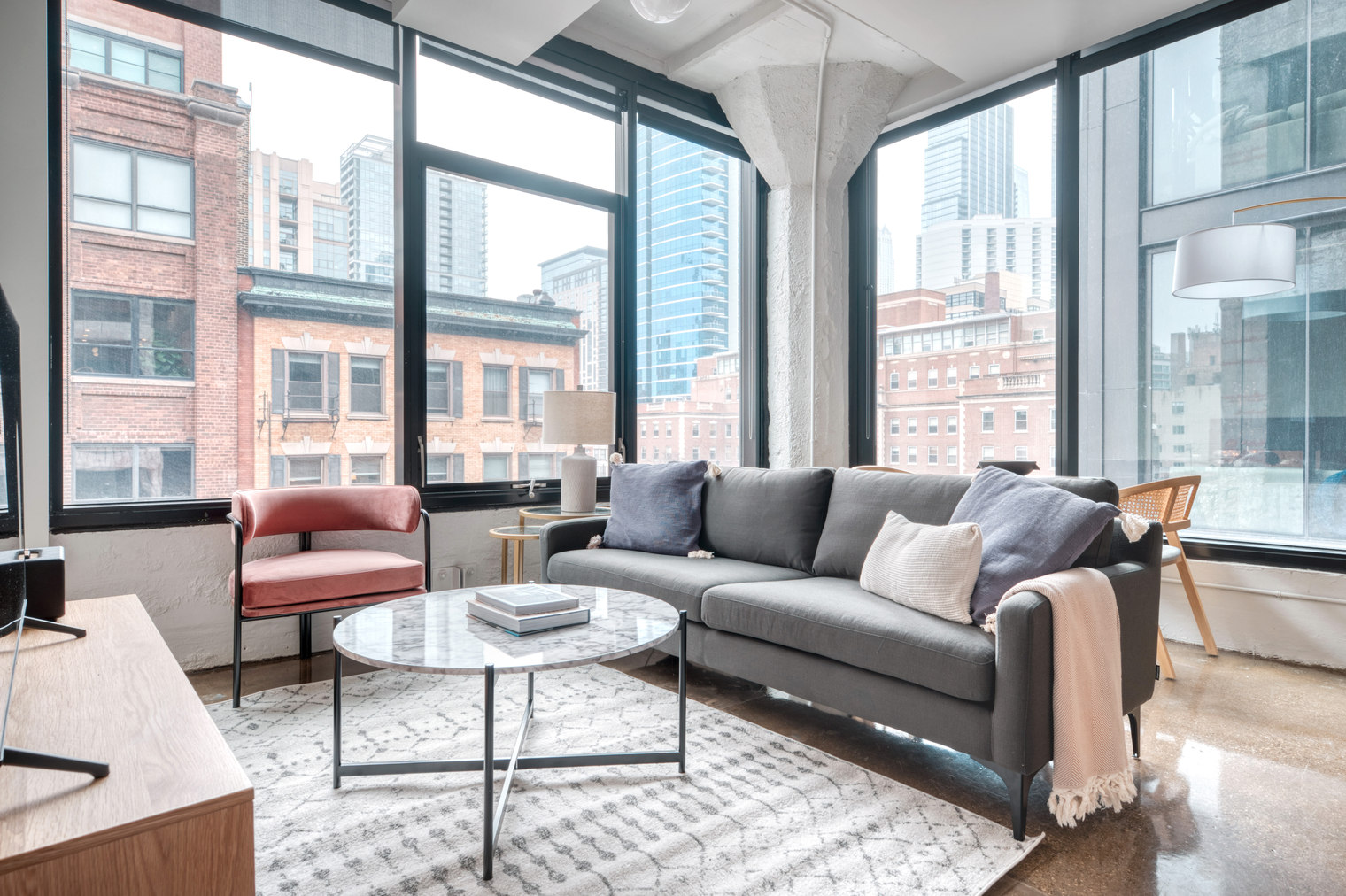 River North 1br w/ gym, lounge & roof nr Riverwalk (CHI-898)