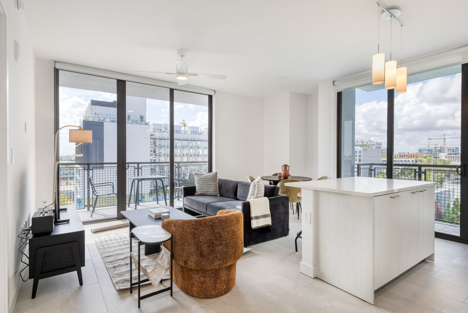 Wynwood 2br w/ pool, gym & lounge, nr dining (MIA-58)