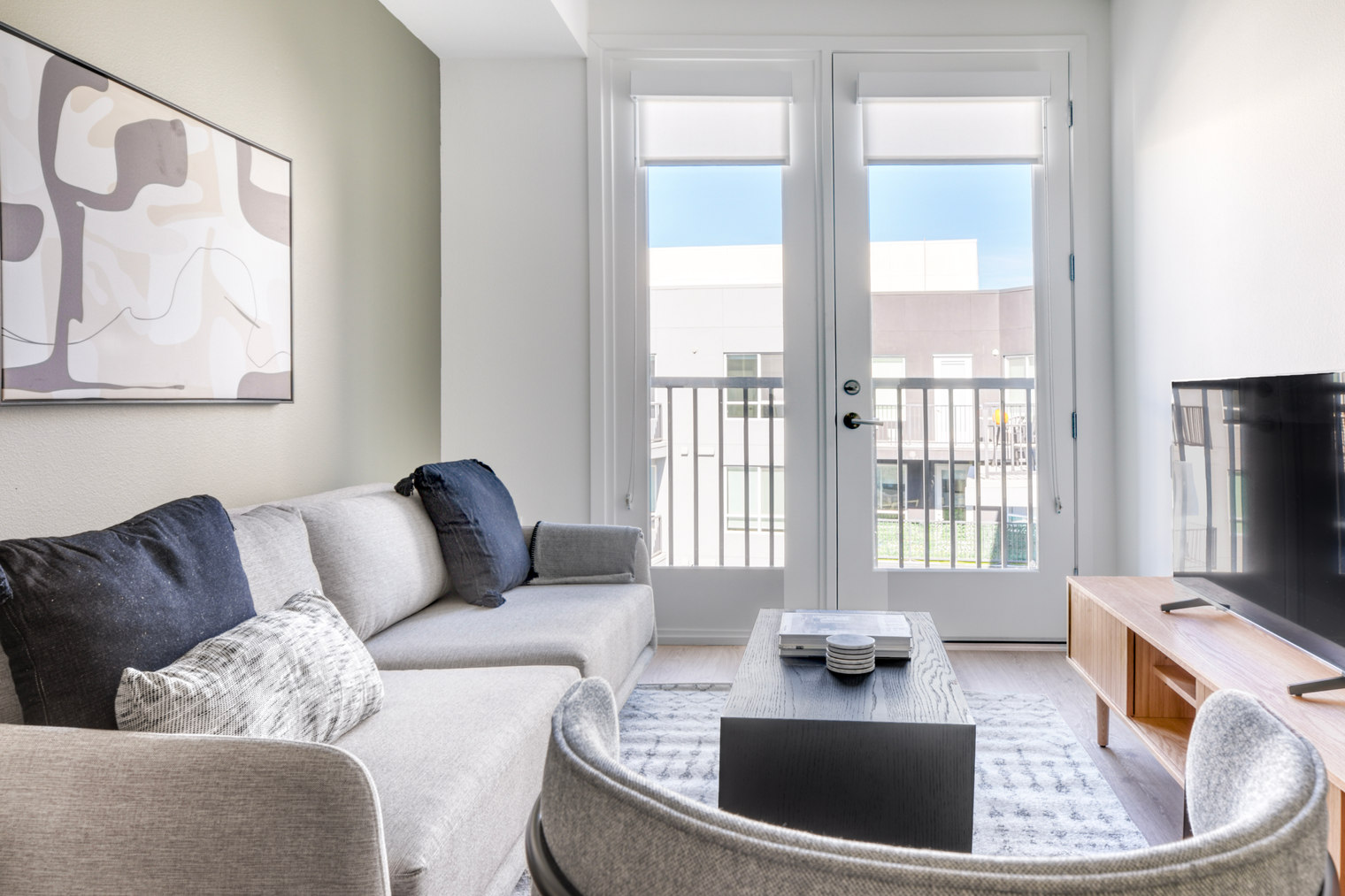 Mission Valley 1br w/ gym, w/d & bbq, nr shops (SAN-10)