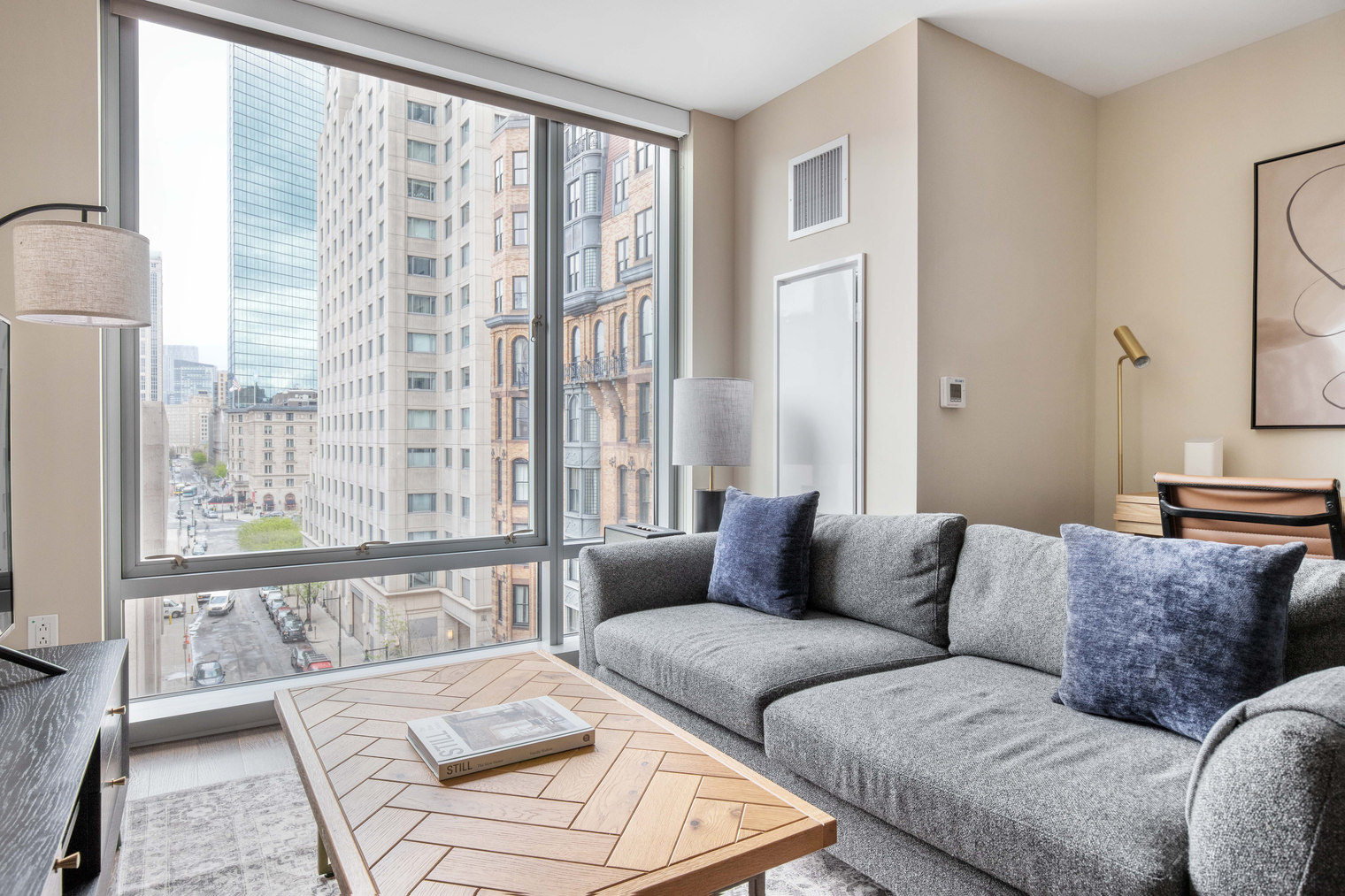 Back Bay studio w/ gym & w/d, nr restaurants (BOS-867)