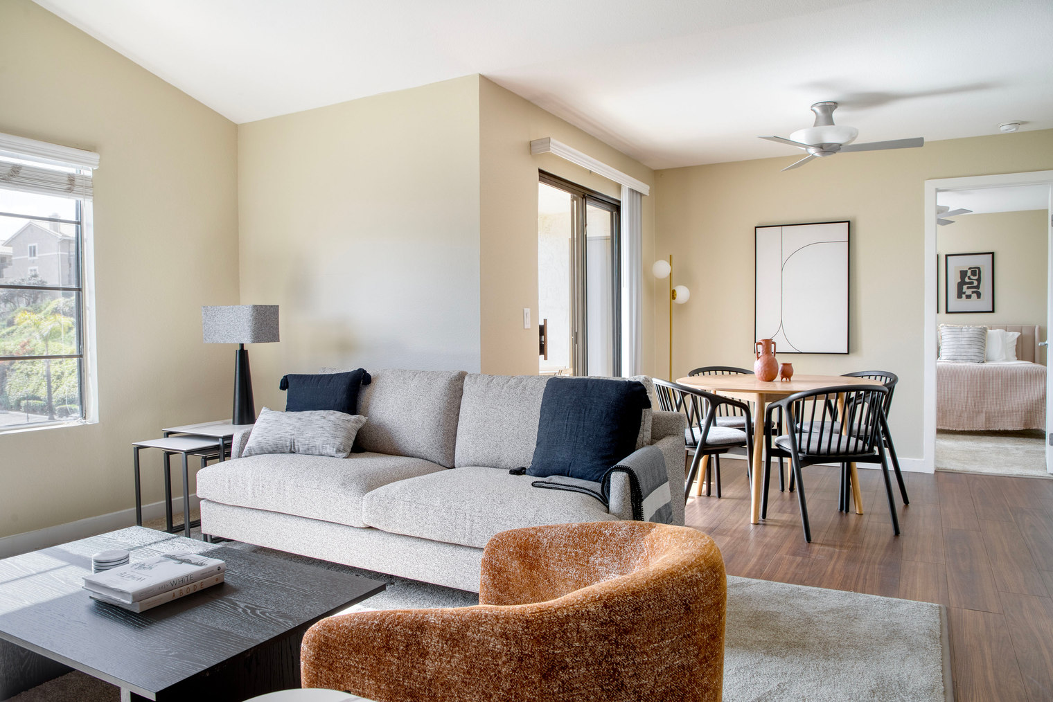 La Jolla 1br w/ gym, w/d & pool, nr bars & shops (SAN-22)