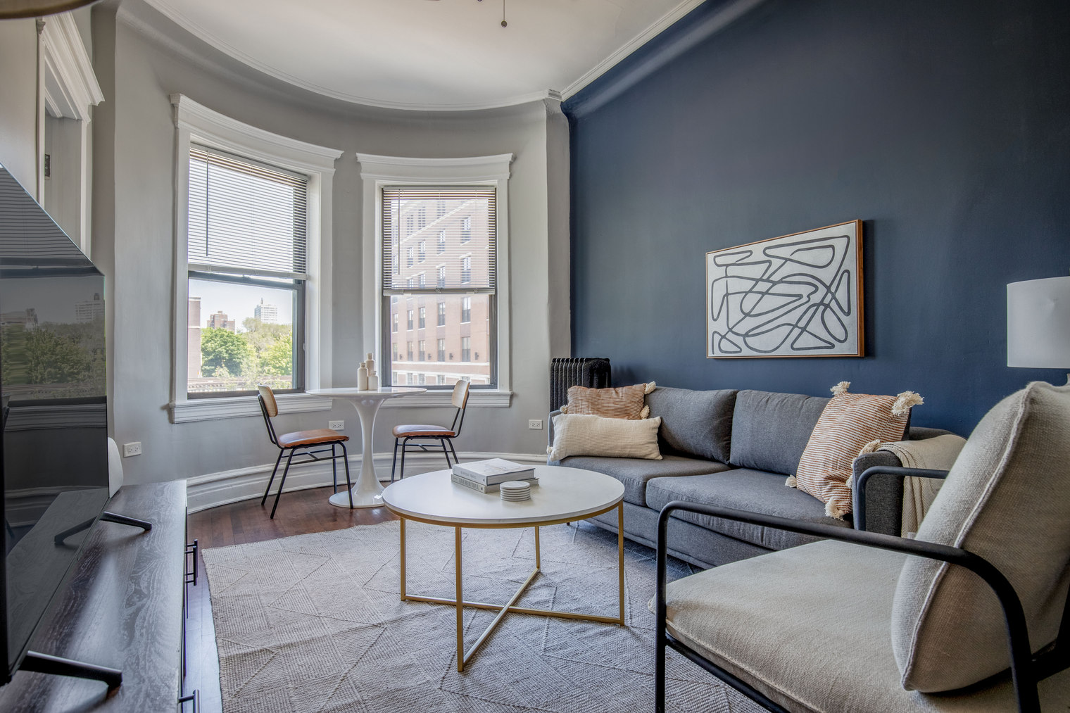 Lakeview 1br, nr Wrigley Field & Lake Michigan (CHI-929)