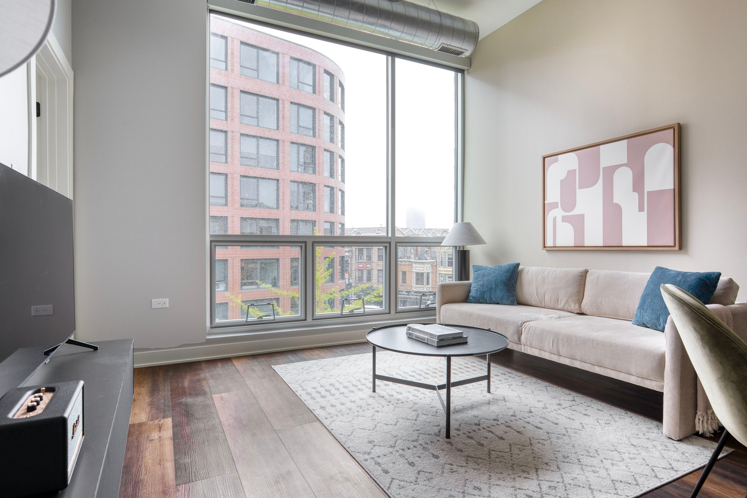 Lakeview 1br w/ w/d, nr L stop & Wrigley Field (CHI-941)
