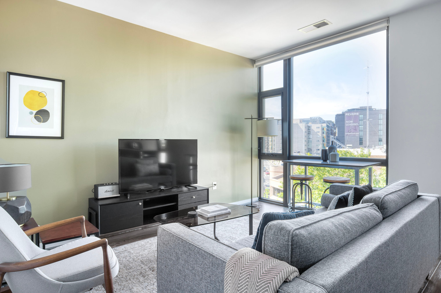 Shaw jr 1br w/ gym & pool, nr entertainment (WDC-683)