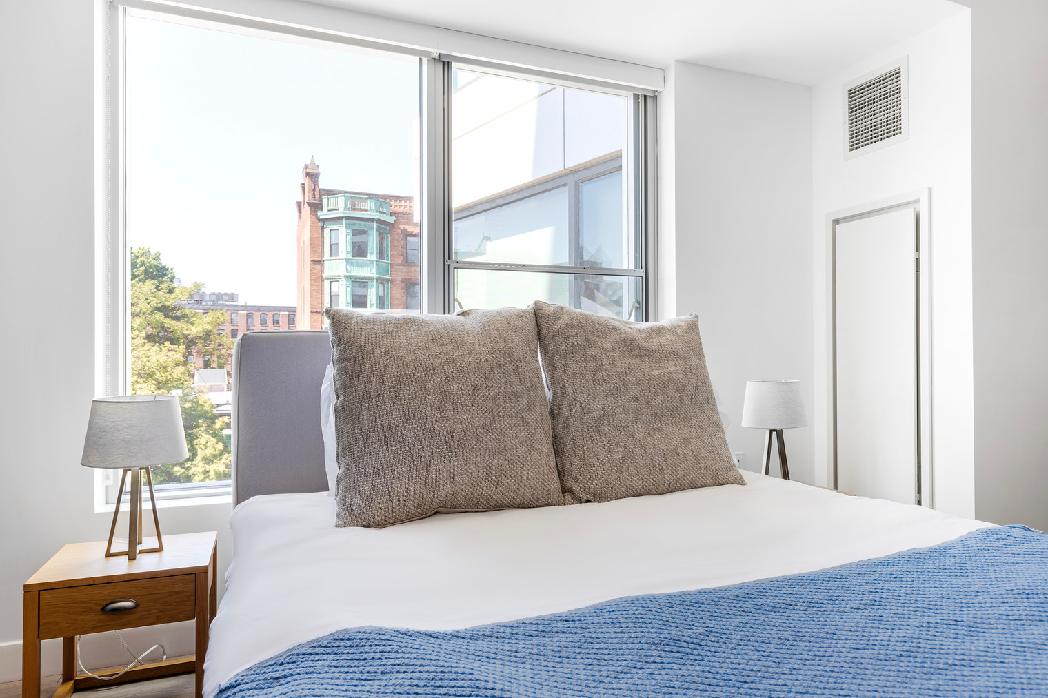 Central Square studio w/ gym & w/d, nr red line (BOS-881)