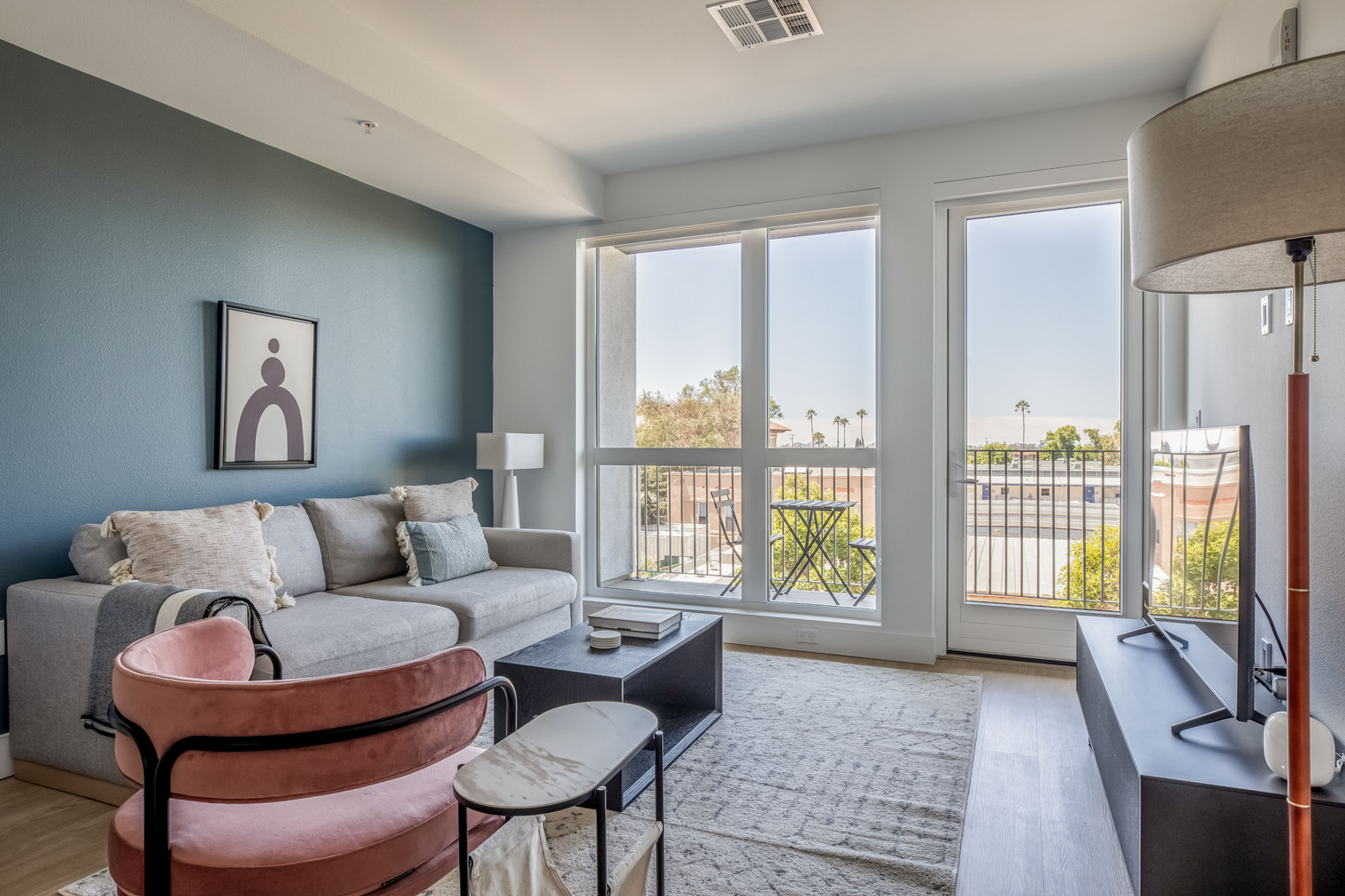 University Heights 1br w/ spa & pool, nr shops (SAN-24)