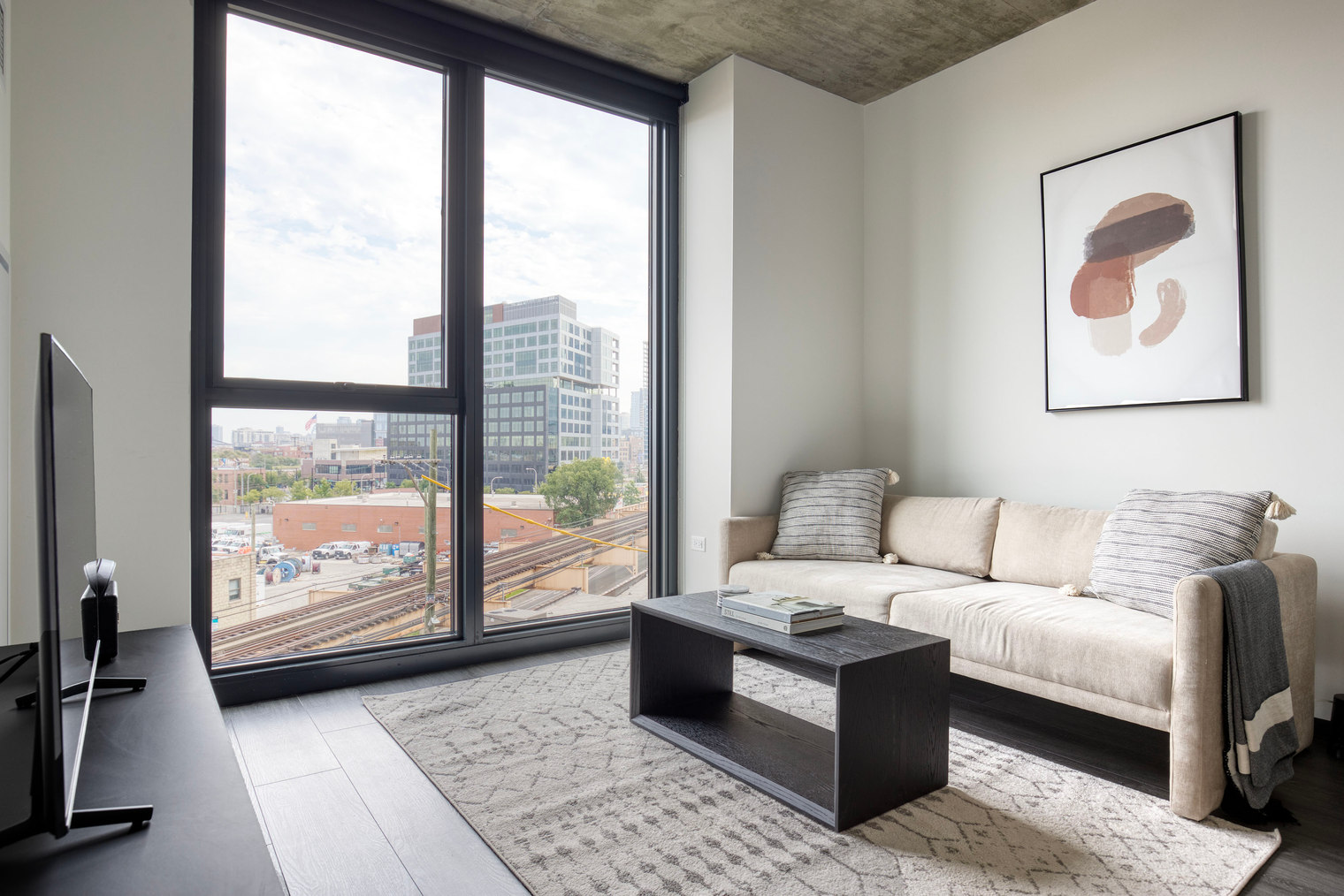 West Loop 1br w/ pool & grills, nr Fulton Market (CHI-964)