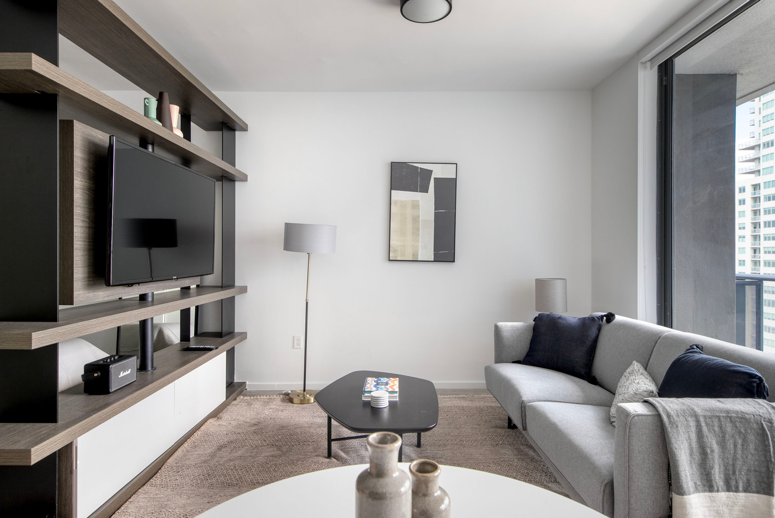 Downtown 1br w/ lounge & w/d, nr shopping (MIA-79)