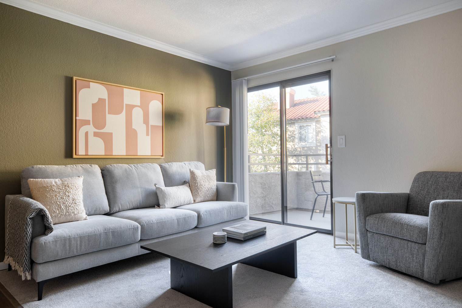Rancho Penasquitos 1br w/ pool & gym, nr bars (SAN-31)