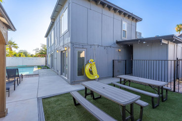 Furnished apartments for rent in Paradise Valley Village, Phoenix