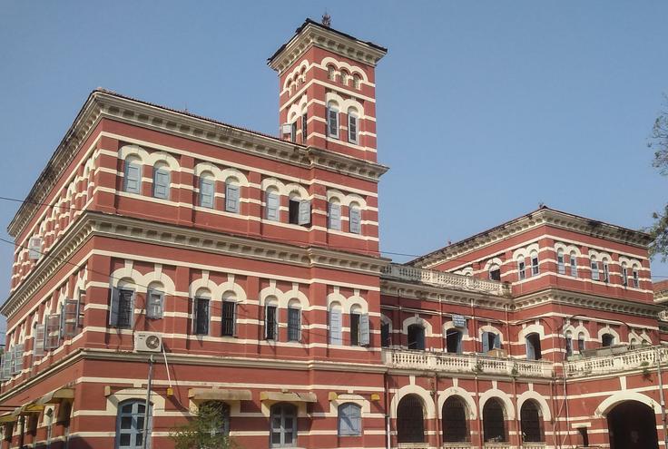 Institut supérieur d'administration et de langues