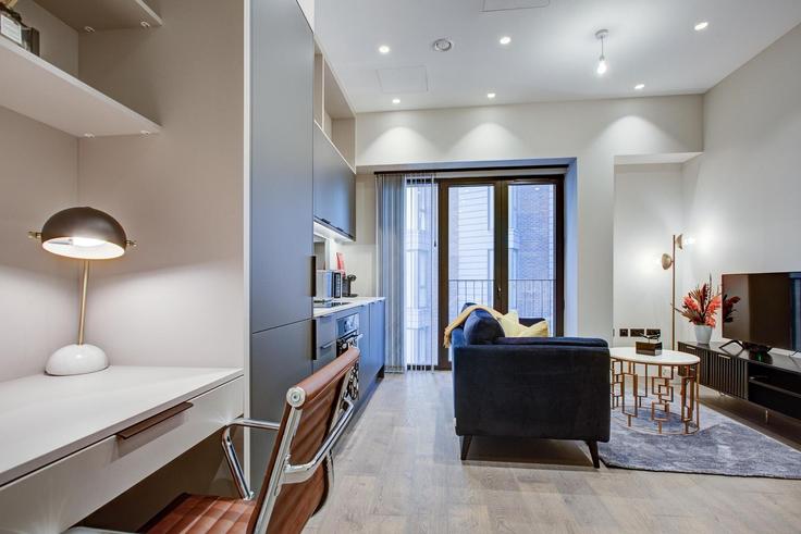 Elegante sala de estar con mobiliario moderno en un apartamento en Building Turnberry Quay - 13830829 - 1330351 en London Borough of Tower Hamlets, London Elegante sala de estar con mobiliario moderno en un apartamento en Building Turnberry Quay - 13830829 - 1330351 en London Borough of Tower Hamlets, London