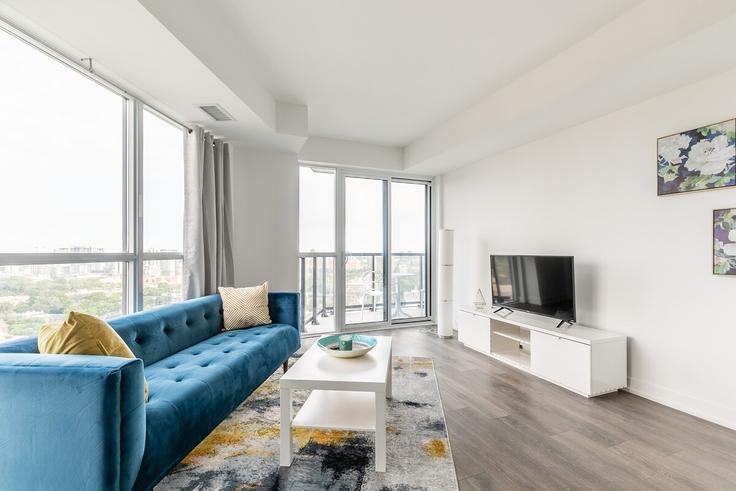 Salle de séjour élégante avec mobilier moderne dans un appartement à Building Maitland Place - 2574902-ontario-inc - 1513088 à Old Toronto, Toronto Salle de séjour élégante avec mobilier moderne dans un appartement à Building Maitland Place - 2574902-ontario-inc - 1513088 à Old Toronto, Toronto