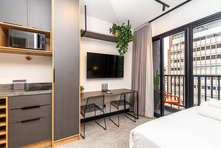 São Paulo Vila BuarqueのBuilding Rua Amaral Gurgel - 360-suites - 1588961のアパートメントにある、モダンな家具を備えたエレガントなデザインのリビングルーム São Paulo Vila BuarqueのBuilding Rua Amaral Gurgel - 360-suites - 1588961のアパートメントにある、モダンな家具を備えたエレガントなデザインのリビングルーム