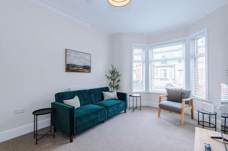 Crewe CreweのBuilding Brooklyn Street - 53-degrees-property - 1365773のアパートメントにある、モダンな家具を備えたエレガントなデザインのリビングルーム Crewe CreweのBuilding Brooklyn Street - 53-degrees-property - 1365773のアパートメントにある、モダンな家具を備えたエレガントなデザインのリビングルーム