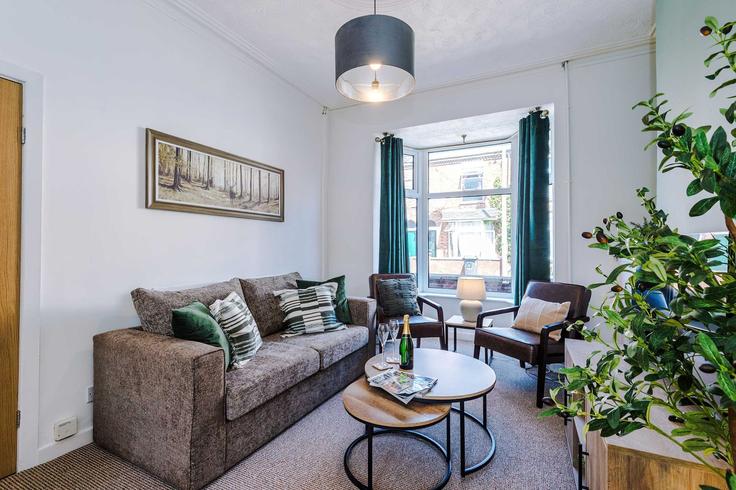 Crewe CreweのBuilding Samuel Street - 53-degrees-property - 1365784のアパートメントにある、モダンな家具を備えたエレガントなデザインのリビングルーム Crewe CreweのBuilding Samuel Street - 53-degrees-property - 1365784のアパートメントにある、モダンな家具を備えたエレガントなデザインのリビングルーム