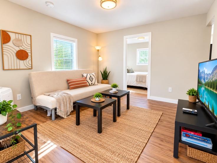 Seattle, Seattle에 위치한 Building Beacon Avenue South - 5rsuiteshostaway - 1607427 유닛의 세련된 인테리어가 돋보이는 거실 Seattle, Seattle에 위치한 Building Beacon Avenue South - 5rsuiteshostaway - 1607427 유닛의 세련된 인테리어가 돋보이는 거실