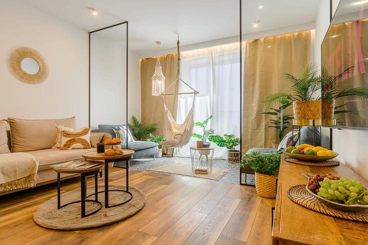 Łódź, Łódź에 위치한 Building Drewnowska - 7252289759 - 1465732 유닛의 세련된 인테리어가 돋보이는 거실 Łódź, Łódź에 위치한 Building Drewnowska - 7252289759 - 1465732 유닛의 세련된 인테리어가 돋보이는 거실