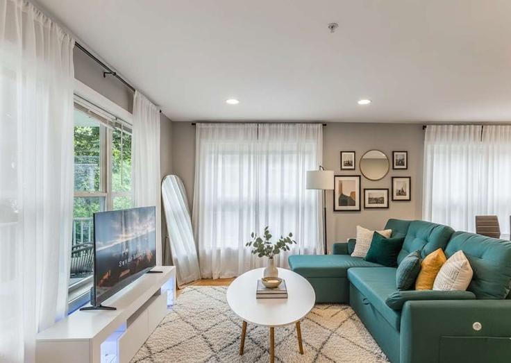 Minneapolis, Minneapolis에 위치한 Building Lyndale Avenue South - 786-prestige-management - 1250777 - MSP 아파트의 세련된 인테리어가 돋보이는 거실