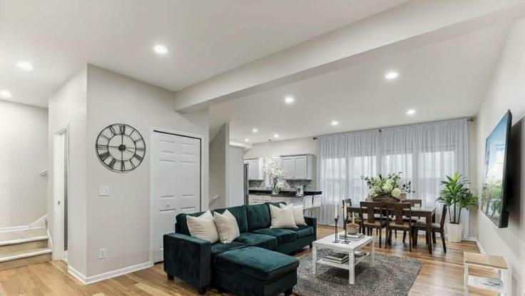 Minneapolis, Minneapolis에 위치한 Building Colfax Ave South - 786-prestige-management - 1250754 - MSP 아파트의 세련된 인테리어가 돋보이는 거실