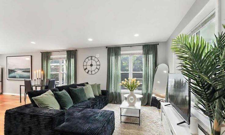 Minneapolis, Minneapolis에 위치한 Building Lyndale Avenue South - 786-prestige-management - 1310908 - MSP 아파트의 세련된 인테리어가 돋보이는 거실