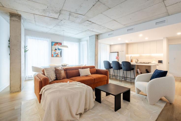 Salle de séjour élégante avec mobilier moderne dans un appartement à Building Rue Saint-François-Xavier - 9547-9267-quebec-inc - 1602245 à Ville-Marie, Montreal Salle de séjour élégante avec mobilier moderne dans un appartement à Building Rue Saint-François-Xavier - 9547-9267-quebec-inc - 1602245 à Ville-Marie, Montreal