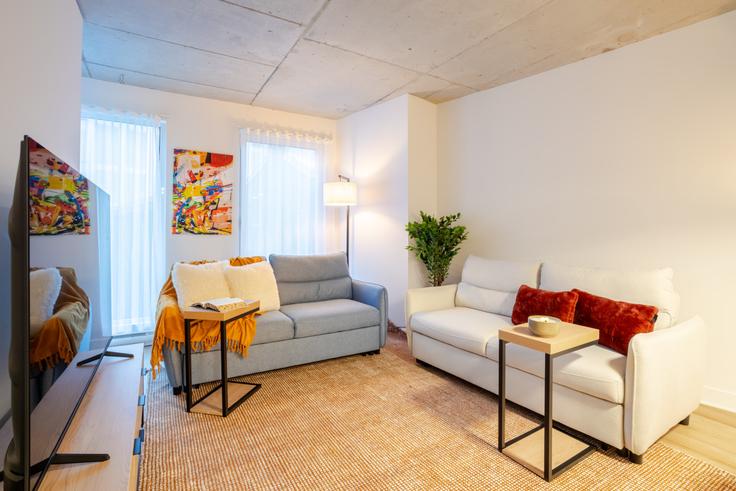 Ville-Marie, Montreal에 위치한 Building Rue Saint-François-Xavier - 9547-9267-quebec-inc - 1602034 유닛의 세련된 인테리어가 돋보이는 거실 Ville-Marie, Montreal에 위치한 Building Rue Saint-François-Xavier - 9547-9267-quebec-inc - 1602034 유닛의 세련된 인테리어가 돋보이는 거실