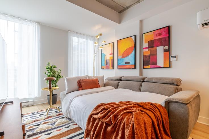 Salle de séjour élégante avec mobilier moderne dans un appartement à Building Rue Saint-François-Xavier - 9547-9267-quebec-inc - 1602104 à Ville-Marie, Montreal Salle de séjour élégante avec mobilier moderne dans un appartement à Building Rue Saint-François-Xavier - 9547-9267-quebec-inc - 1602104 à Ville-Marie, Montreal