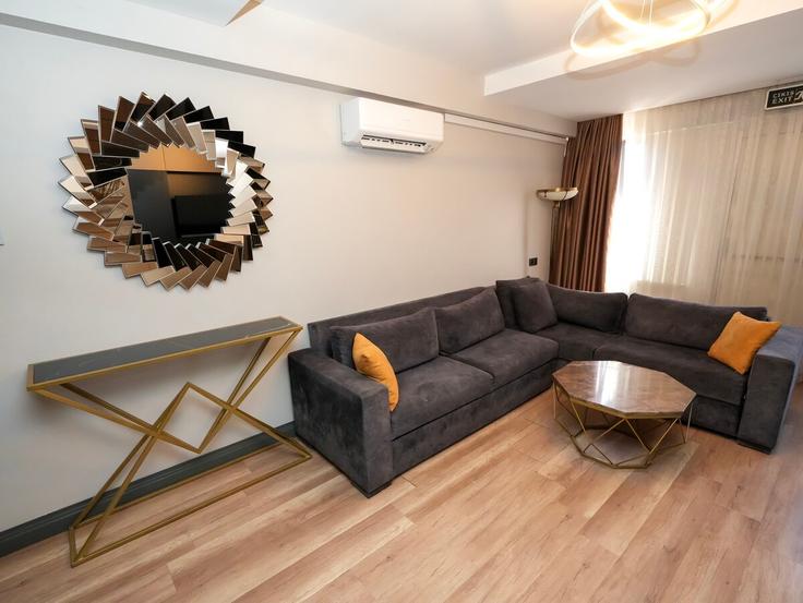 Building Abide-i Hürriyet Caddesi - a-palace-suites - 1490221 adresindeki bir dairede modern mobilyalarla zarif bir şekilde tasarlanmış oturma odası Şişli, İstanbul Building Abide-i Hürriyet Caddesi - a-palace-suites - 1490221 adresindeki bir dairede modern mobilyalarla zarif bir şekilde tasarlanmış oturma odası Şişli, İstanbul