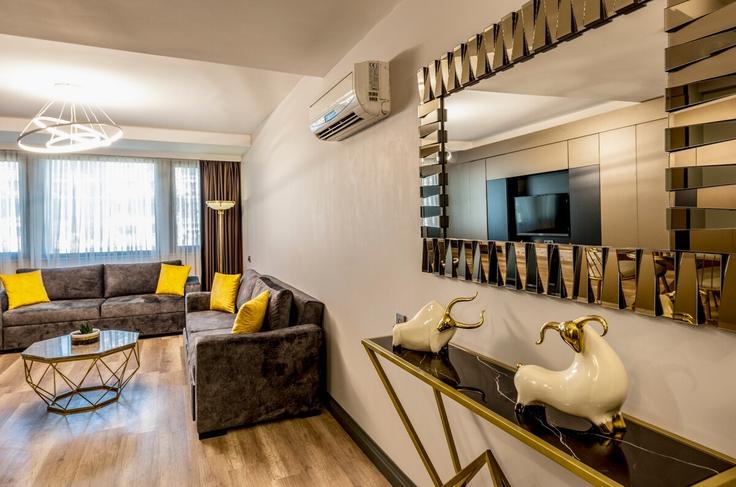 İstanbul ŞişliのBuilding Abide-i Hürriyet Caddesi - a-palace-suites - 1071257 - ISTのアパートメントにある、モダンな家具を備えたエレガントなデザインのリビングルーム