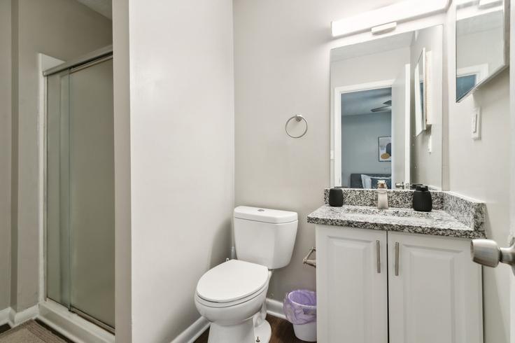 2 apartamento de un dormitorio amueblado en Emerald Sky Drive 1258265P , Vinings, Vinings, foto 6