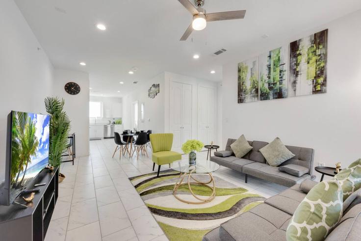 Building Canton Street - accalio-residential - 1694828 adresindeki bir dairede modern mobilyalarla zarif bir şekilde tasarlanmış oturma odası Dallas, Dallas Building Canton Street - accalio-residential - 1694828 adresindeki bir dairede modern mobilyalarla zarif bir şekilde tasarlanmış oturma odası Dallas, Dallas