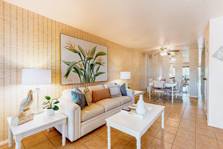 Salle de séjour élégante avec mobilier moderne dans un appartement à Building Los Felices Circle East - acme-phx-scottdale-az-llc - 1636271 à Palm Springs, Palm Springs Salle de séjour élégante avec mobilier moderne dans un appartement à Building Los Felices Circle East - acme-phx-scottdale-az-llc - 1636271 à Palm Springs, Palm Springs