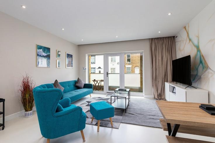 Elegant gestaltetes Wohnzimmer mit moderner Einrichtung in einer Wohnung im Building Skinner Street - address-apartments - 1525250 in Gillingham, Gillingham