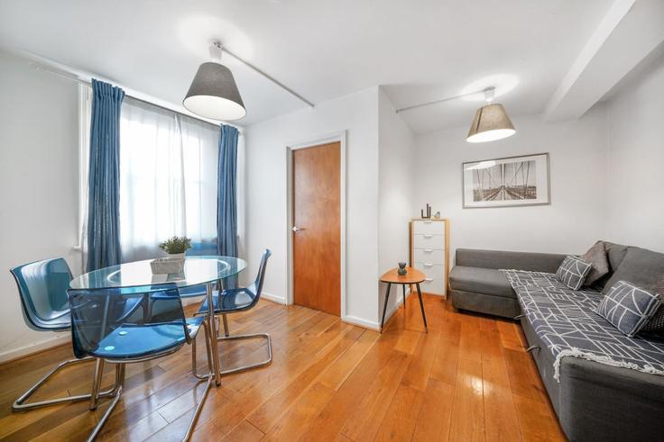 Sala de estar elegantemente projetada com móveis modernos em um apartamento no Building Oxford Street - advan-poperties - 1374794 em City of Westminster, London Sala de estar elegantemente projetada com móveis modernos em um apartamento no Building Oxford Street - advan-poperties - 1374794 em City of Westminster, London