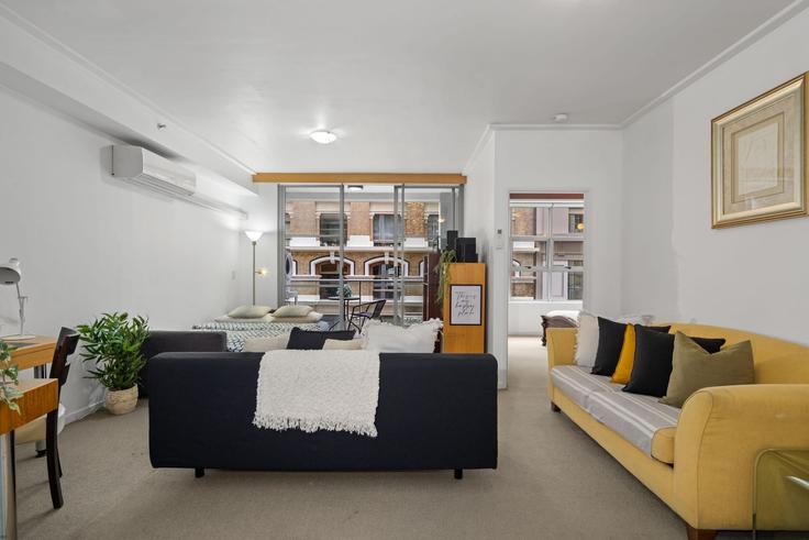 Elegant gestaltetes Wohnzimmer mit moderner Einrichtung in einer Wohnung im Building Kent Street - advante-homes - 1520323 in Sydney, Sydney Elegant gestaltetes Wohnzimmer mit moderner Einrichtung in einer Wohnung im Building Kent Street - advante-homes - 1520323 in Sydney, Sydney
