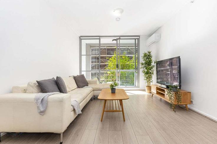 Elegant gestaltetes Wohnzimmer mit moderner Einrichtung in einer Wohnung im Building Kent Street - advante-homes - 1598567 in Sydney, Sydney Elegant gestaltetes Wohnzimmer mit moderner Einrichtung in einer Wohnung im Building Kent Street - advante-homes - 1598567 in Sydney, Sydney