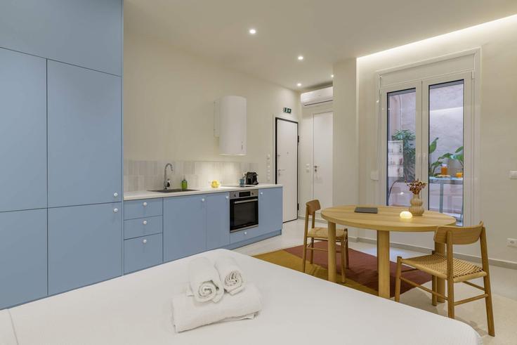 Funktionelle und stilvolle Küche mit erstklassige Ausstattung in einer gehobenen Wohnung im Building Trion Ierarchon - aegis-reatly-ike - 1360062 in Central Athens, Athens