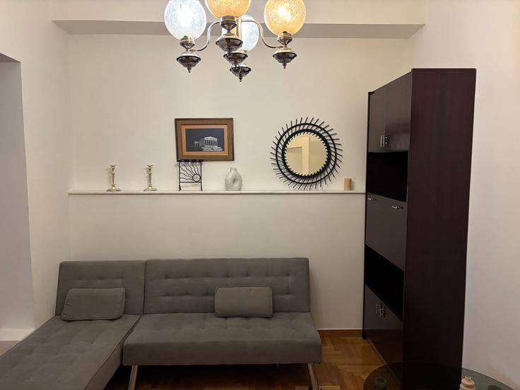 Building Erisichthonos - aegis-reatly-ike - 1360061 adresindeki bir dairede modern mobilyalarla zarif bir şekilde tasarlanmış oturma odası Central Athens, Athens