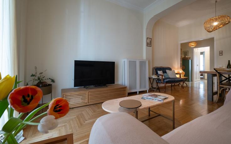 Building Veikou - aetheras-project - 1549498 adresindeki bir dairede modern mobilyalarla zarif bir şekilde tasarlanmış oturma odası Central Athens, Athens Building Veikou - aetheras-project - 1549498 adresindeki bir dairede modern mobilyalarla zarif bir şekilde tasarlanmış oturma odası Central Athens, Athens