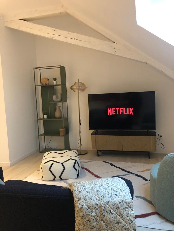 Building Rue de la Bibliothèque - agence-fleurine - 1508870 adresindeki bir dairede modern mobilyalarla zarif bir şekilde tasarlanmış oturma odası Mulhouse, Mulhouse Building Rue de la Bibliothèque - agence-fleurine - 1508870 adresindeki bir dairede modern mobilyalarla zarif bir şekilde tasarlanmış oturma odası Mulhouse, Mulhouse