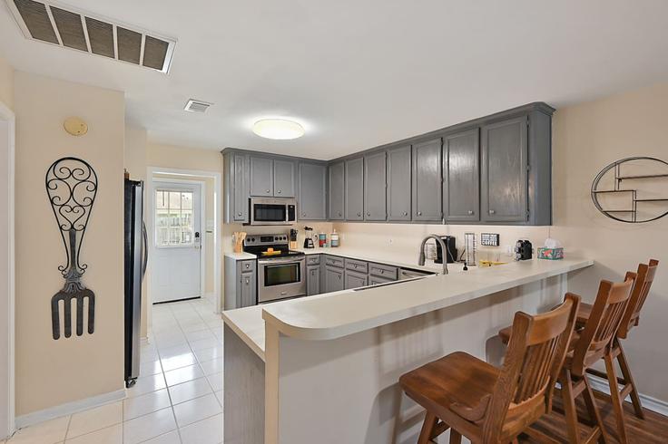 Funktionelle und stilvolle Küche mit erstklassige Ausstattung in einer gehobenen Wohnung im Building Colgate Drive - aggieland-vacation-rentals - 1328066 in College Station, College Station