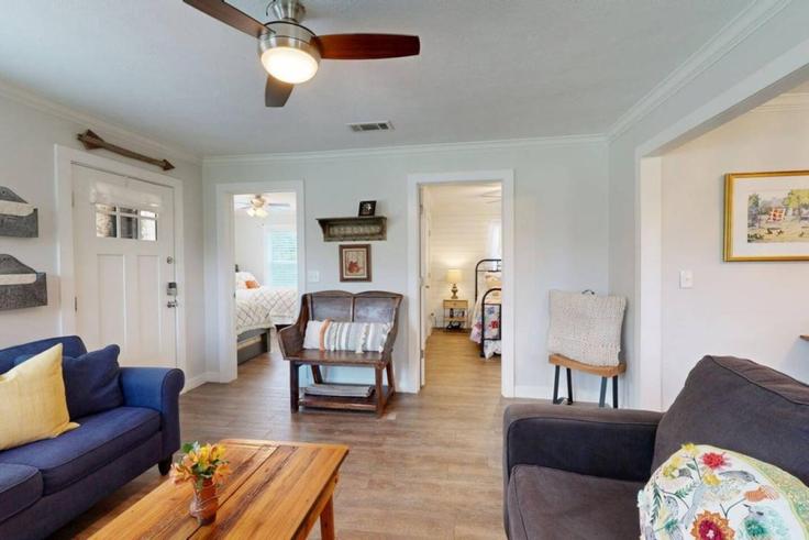 College Station, College Station 소재 Building Dymple Lane - aggieland-vacation-rentals - 1328083 유닛에 마련된, 현대적인 가구로 꾸며진 우아한 디자인의 거실